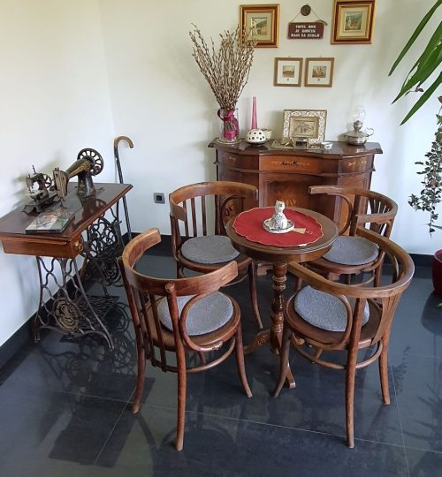 THONET STOLI manjša